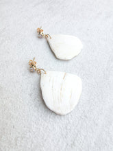 Load image into Gallery viewer, Seashell earrings
