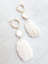 Load image into Gallery viewer, Seashell earrings
