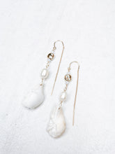 Load image into Gallery viewer, Dangly seashell earrings
